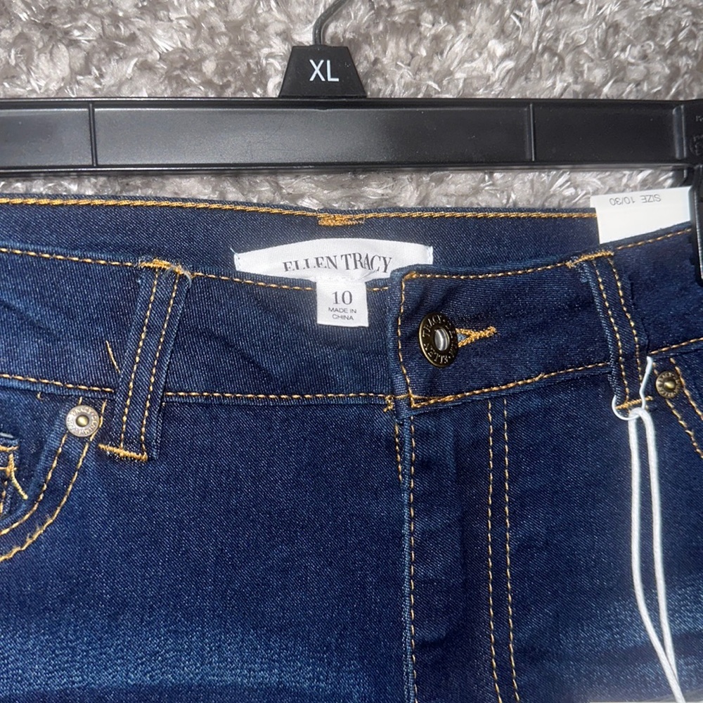 Ellen Tracy jeans skinny size 10, never worn with tags